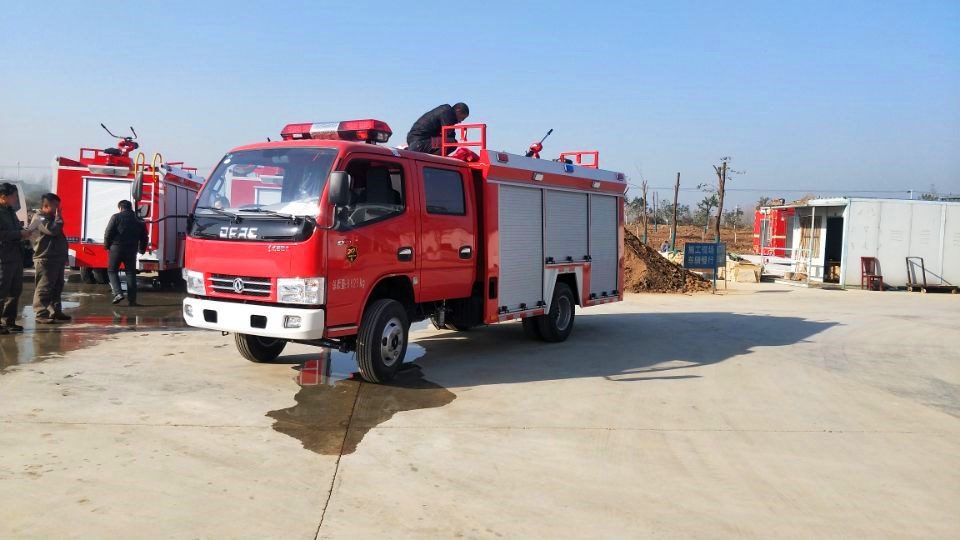 東風(fēng)多利卡消防車圖片jpg 4B082FFDD8E20BA75509ED347D9C87B3_副本.jpg