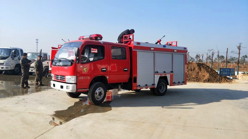 東風(fēng)多利卡消防車圖片展示.jpg E62F0EFD4B5537E2C2635C18C736EE06_副本.jpg